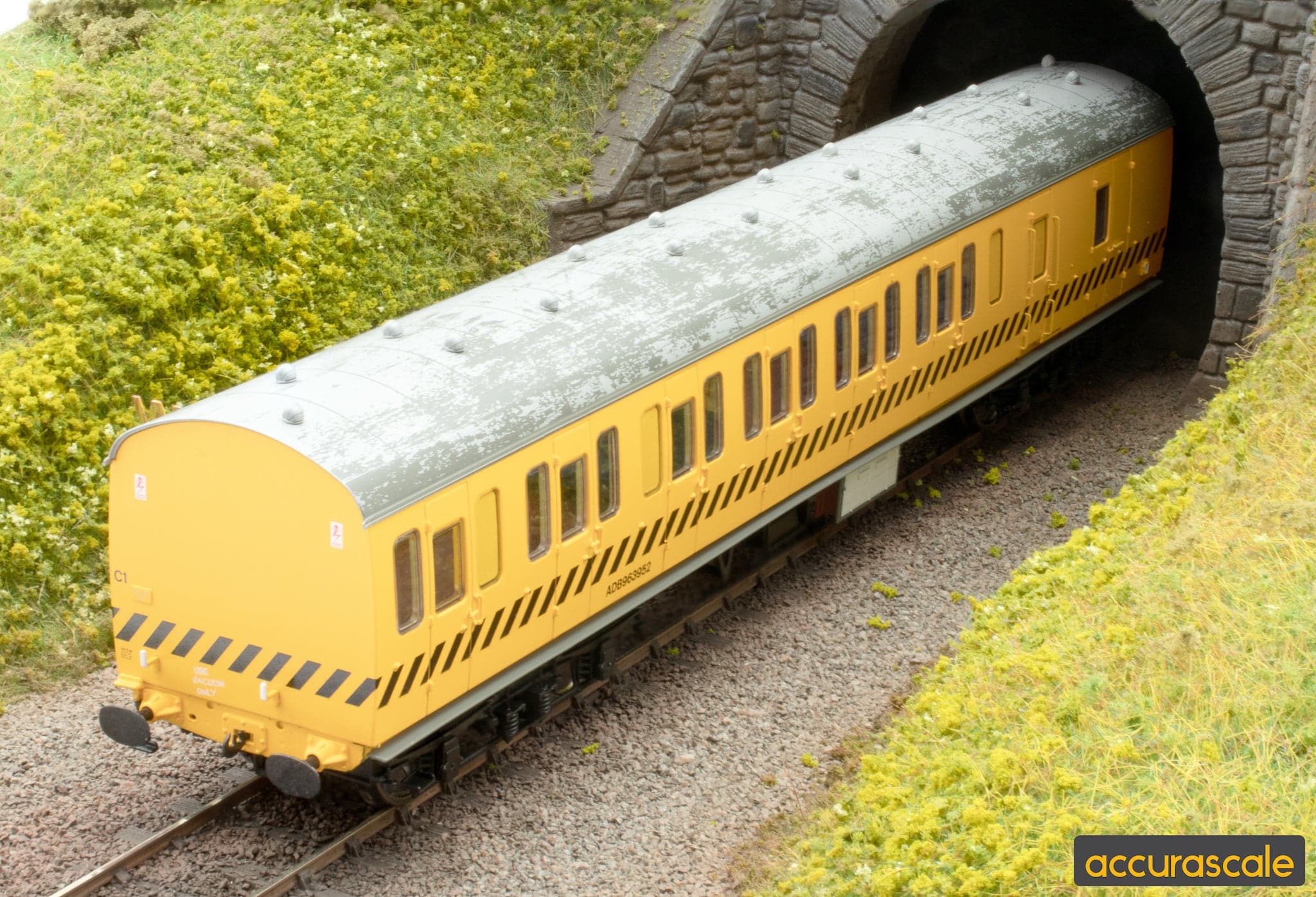 BR Mk1 57' Non-Gangway Coach - BS - BR BTU Tool Vans: ADB963952 - Image 4