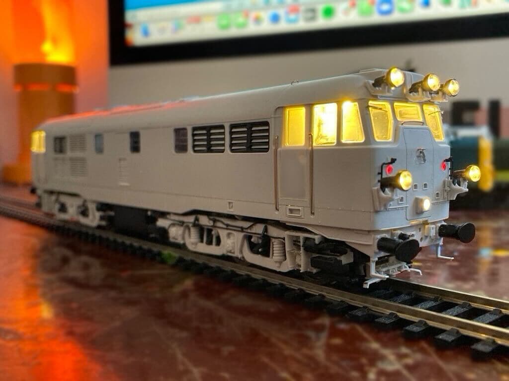 31285 - Network Rail Yellow - DCC Sound Fitted - Image 6
