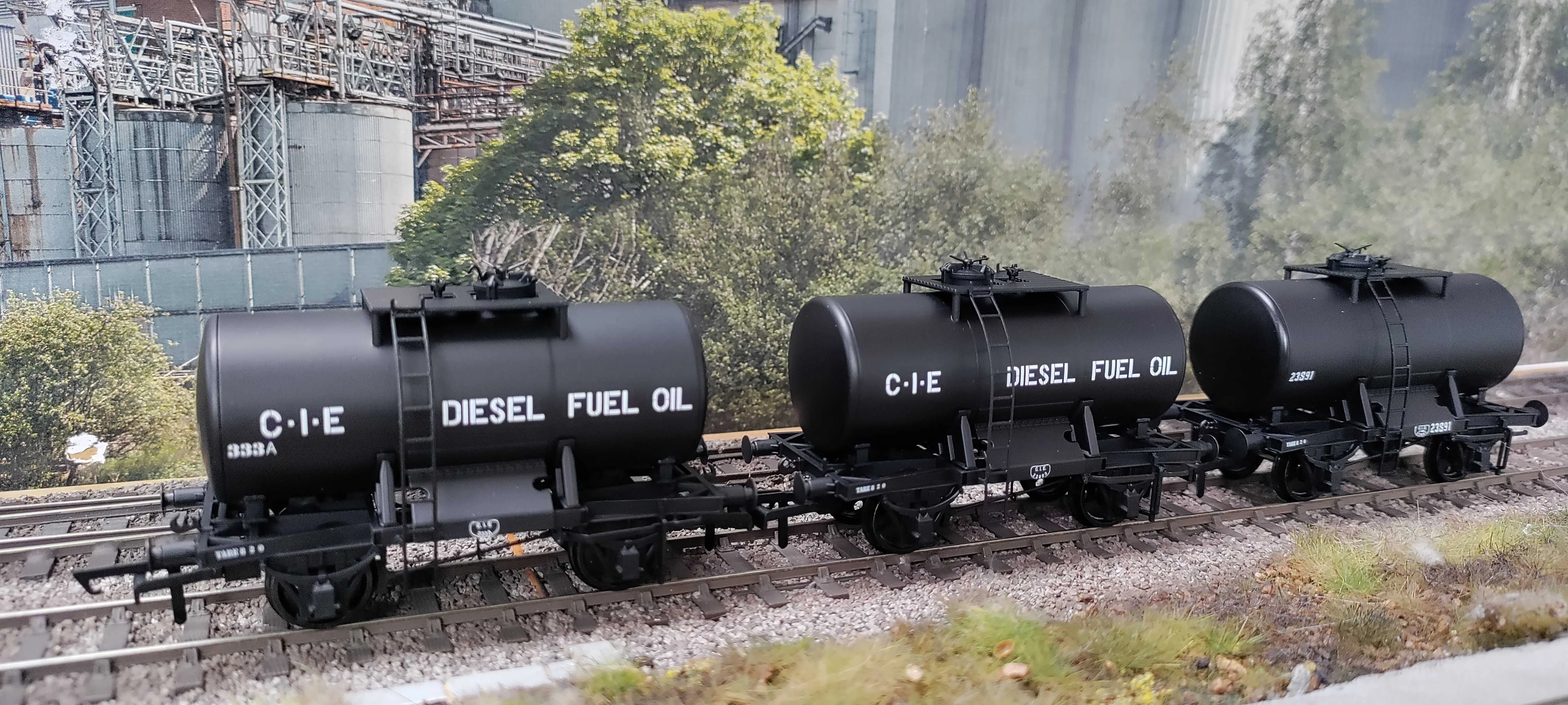 CIE Diesel Fuel Oil Tank Wagon - Black - Pack 1 - Image 4