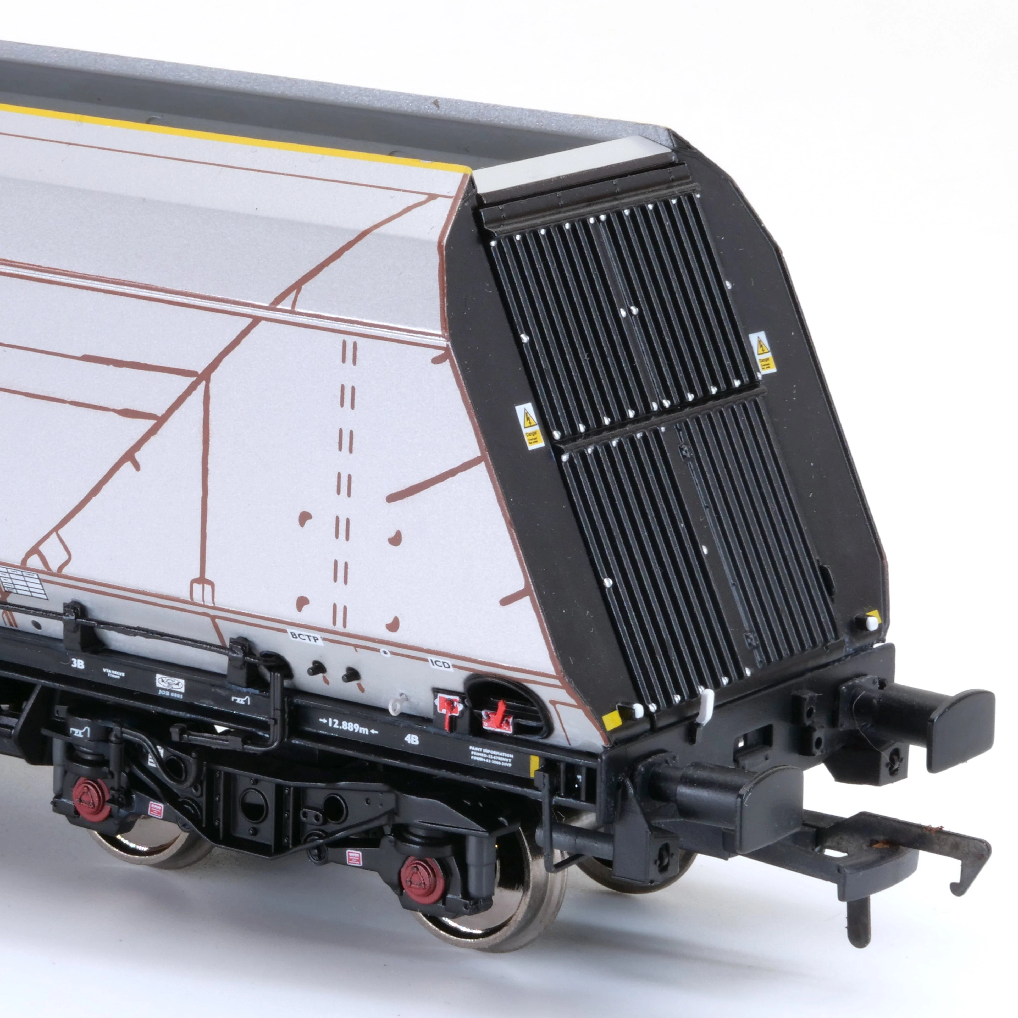 HYA Bogie Hopper Wagon - Unpainted Touax - Pack 1 - Image 9